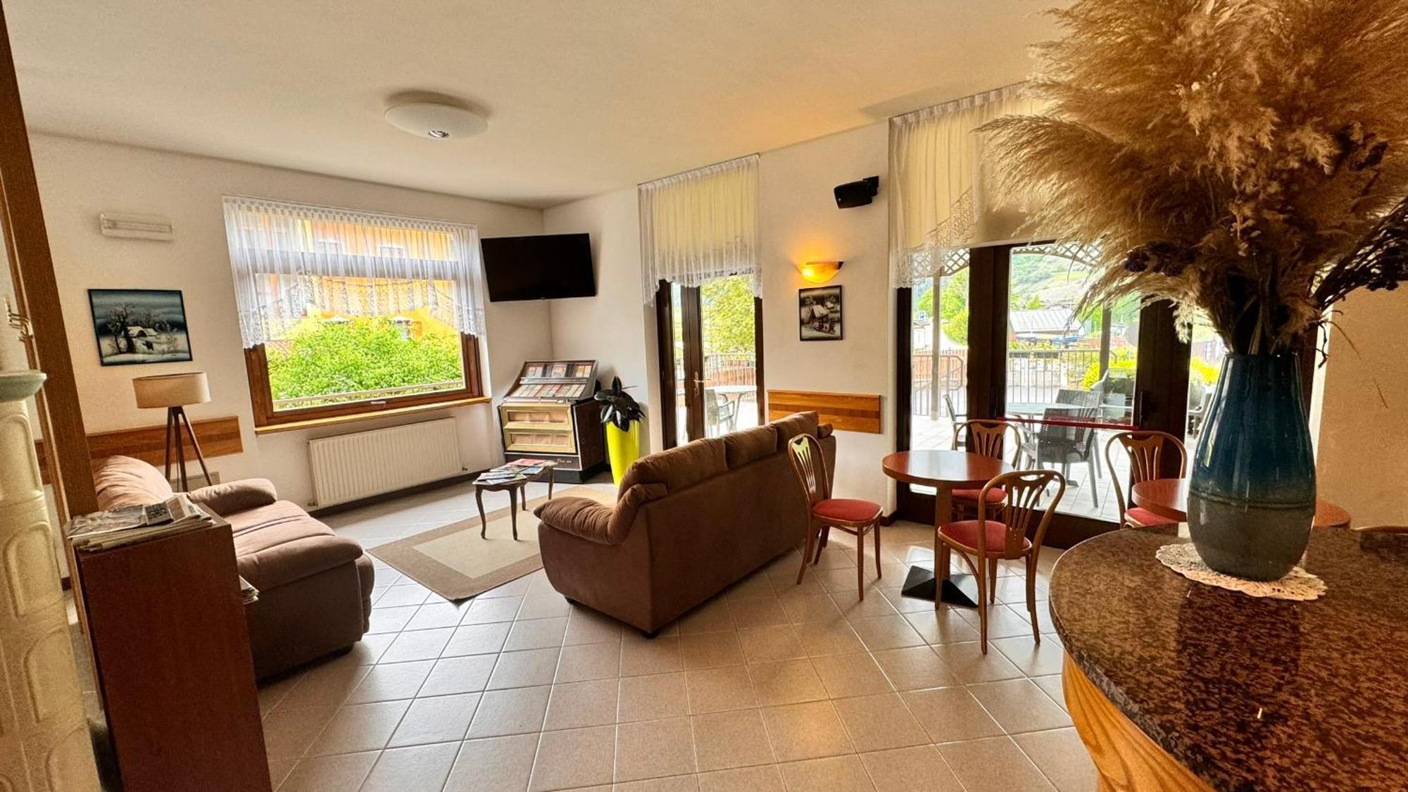 Albergo Stella Alpina เทนโน ภายนอก รูปภาพ