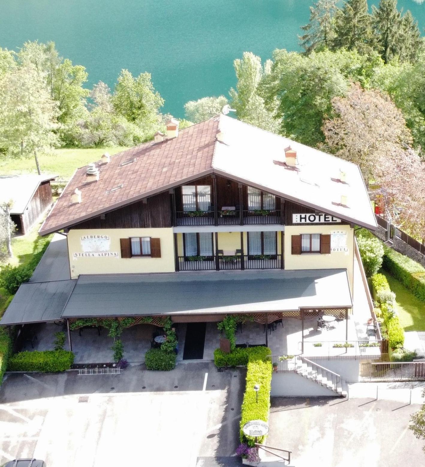 Albergo Stella Alpina เทนโน ภายนอก รูปภาพ
