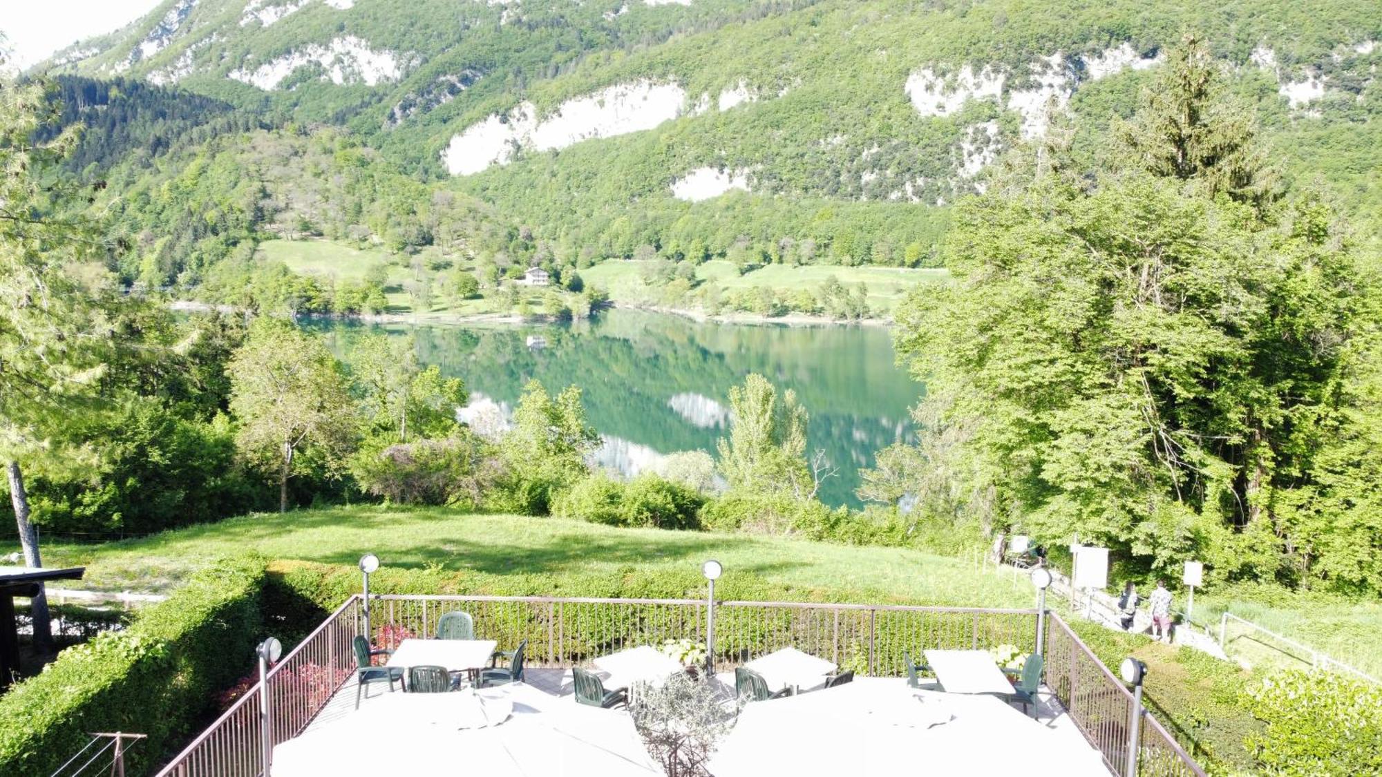 Albergo Stella Alpina เทนโน ภายนอก รูปภาพ