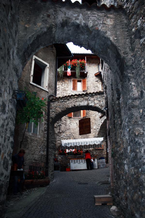 Albergo Stella Alpina เทนโน ภายนอก รูปภาพ